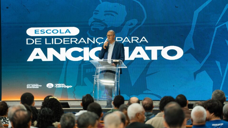 Pr. Emilson dos Reis em uma de suas palestras do dia. (Foto: Matheus Amaral)