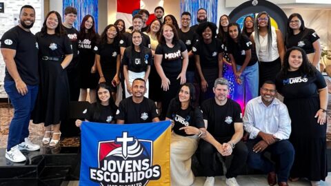 Entre a Copa e a fé, jovens mantêm compromisso espiritual