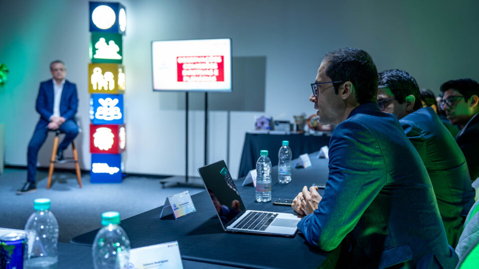 Pr. Fernando Lorca, um dos ditritais presentes.  (Foto: Matheus Amaral)