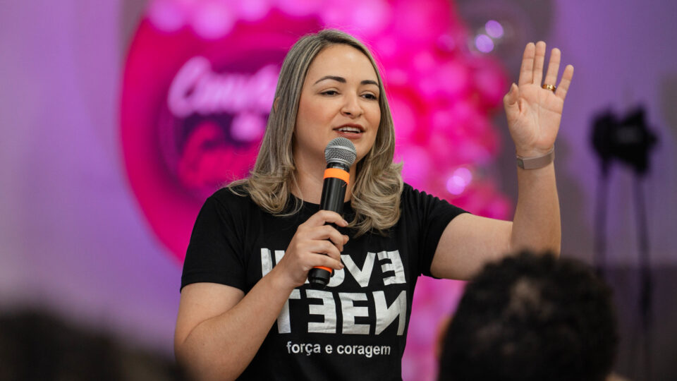 Priscila Silva em seu momento com os adolecentes.  
(Foto: Matheus Amaral)