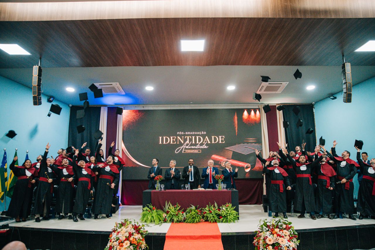 Pós-graduação em Identidade Adventista forma 28 estudantes no campus do IABC