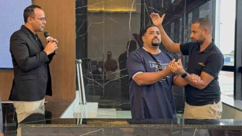Aluno sonha com o próprio batismo e é batizado na Escola de Evangelismo