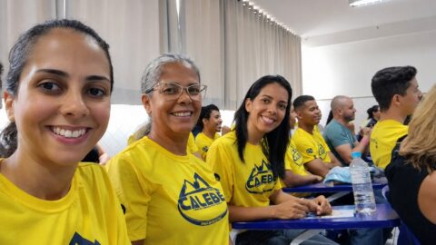 Jovens reabrem igreja adventista fechada há dois anos