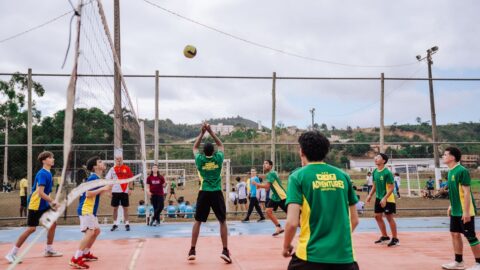 Adventures Esportivo reúne cerca de 500 alunos em edição inspirada na Copa do Mundo