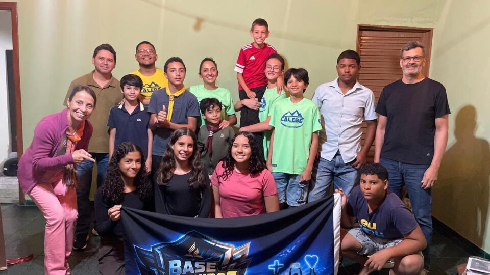 Miguel conduz encontros semanais com adolescentes, iniciativa que nasceu após participar de um treinamento sobre classes bíblicas promovido pela Igreja Adventista