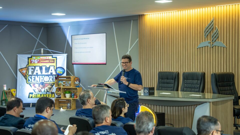 Pastor Itamar Lélis fala para os pastores no Concílio Ministerial. (Foto: Matheus Amaral)