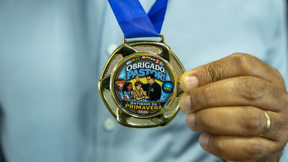 Foto da medalha que os pastores receberam no 
Concílio Ministerial. (Foto: Matheus Amaral)
