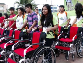 Jóvenes Caleb donan sangre y sillas de ruedas - 6to Reportaje