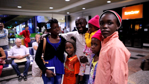 Voluntários ajudam haitiano a trazer filhos para o Brasil