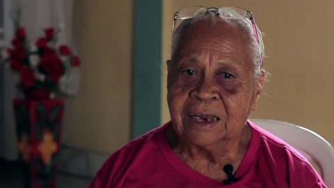 Aos 81 anos ela continua construindo igrejas