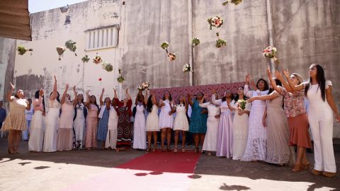Voluntários organizam casamento coletivo em penitenciária de Maringá