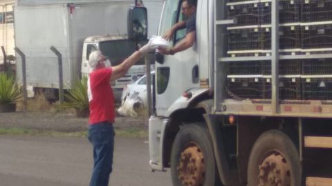 Adventistas entregam 150 marmitas por dia a caminhoneiros (Band)