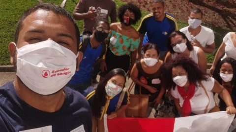Jovens se mobilizam para doar sangue em Petrópolis-RJ