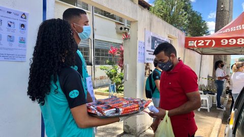 TV Tribuna (SBT) | Calebes entregam biscoitos e oram por participantes do Enem