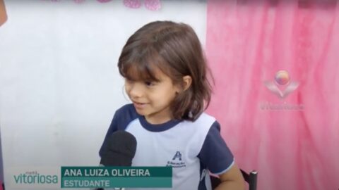 TV VITORIOSA | Ação em Colégio Adventista Chama Alunos para Gesto de Solidariedade no Outubro Rosa